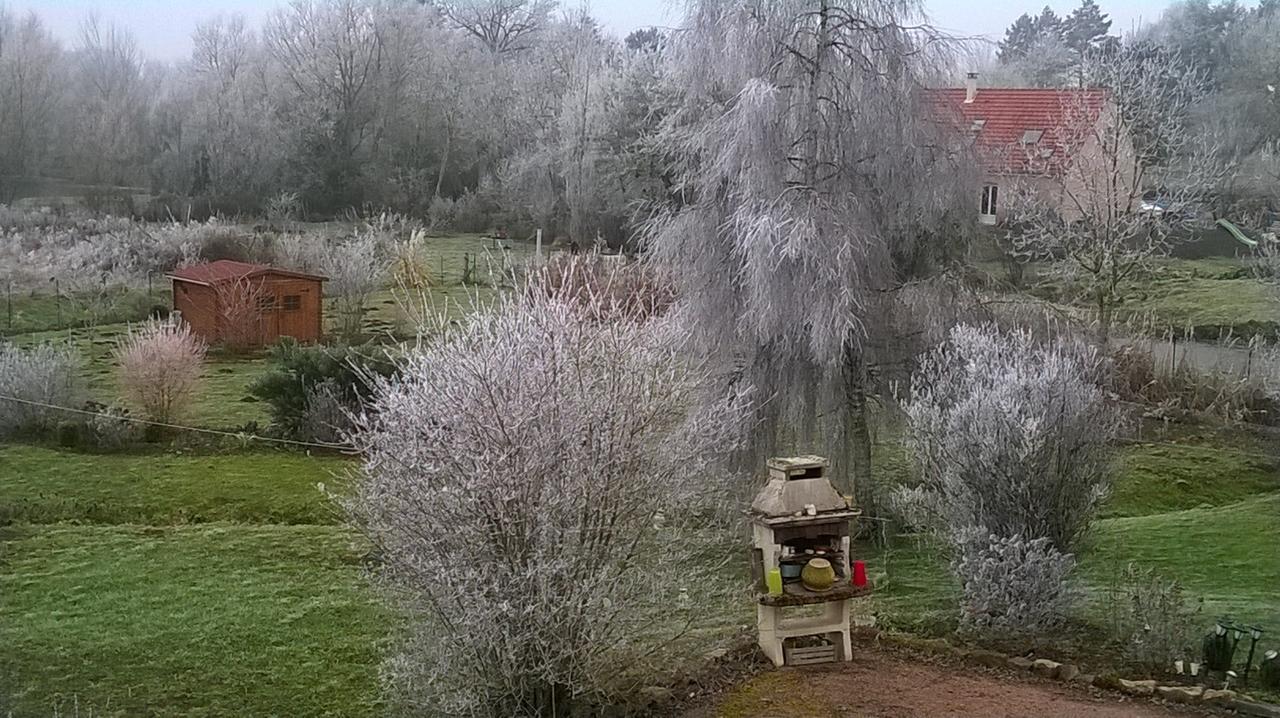 Au Rendez Vous De L'Auxois B&B Essey Exterior foto